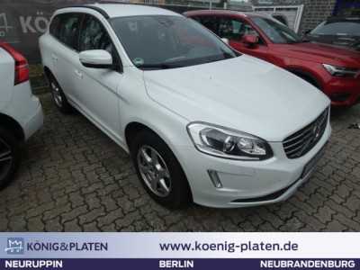 Volvo XC60 D4 AWD Momentum – Business, Licht, Laderaum